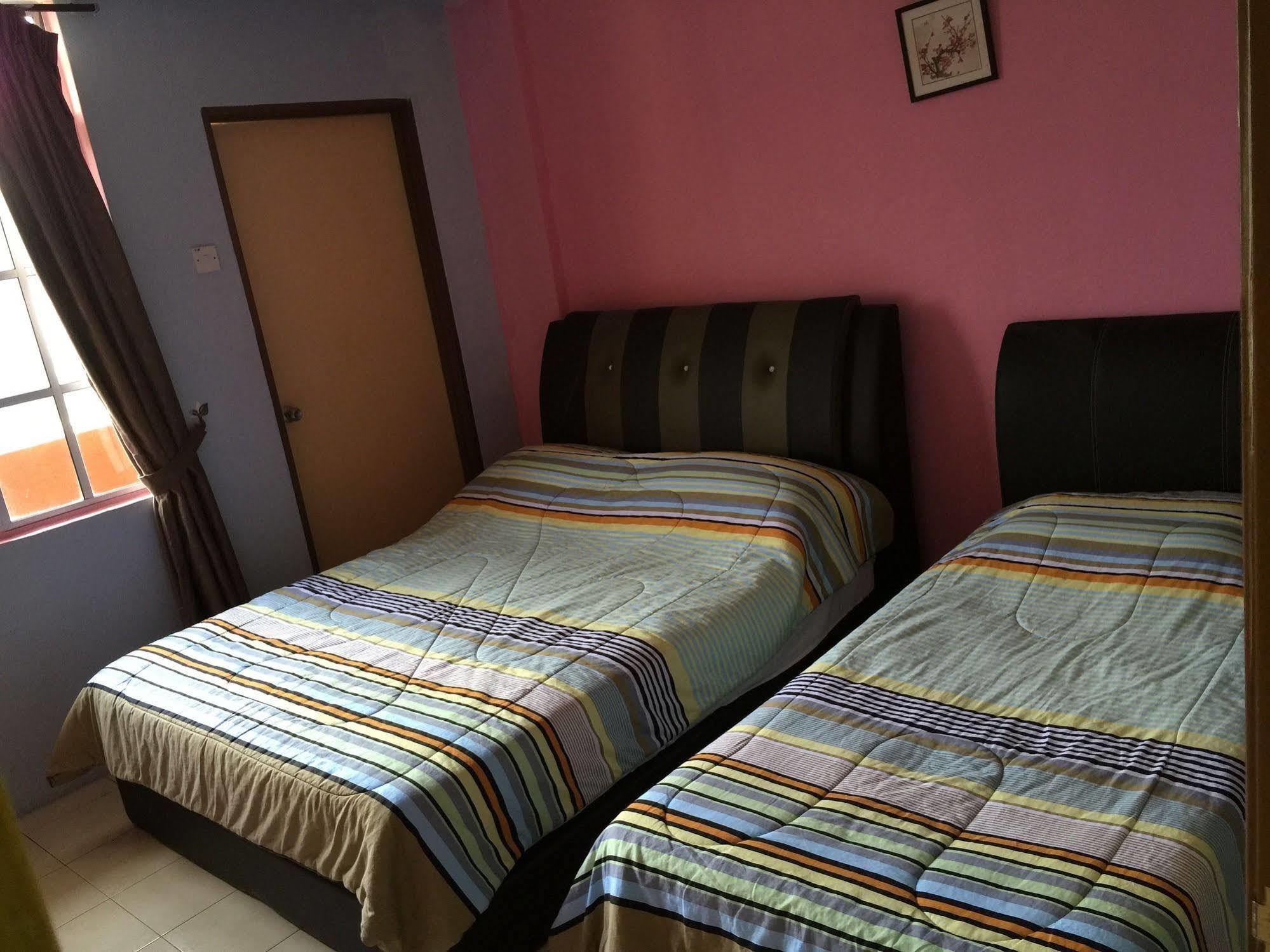 Cameron Pasar Malam @ Crown Imperial Court Homestay *